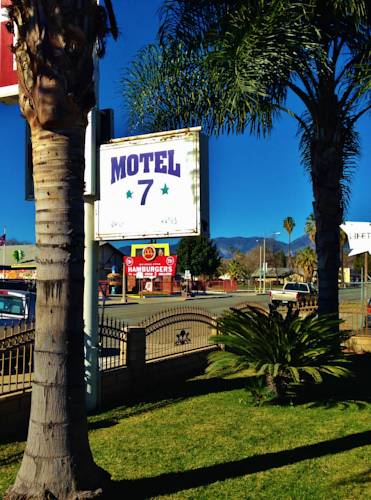 Downtown Motel 7