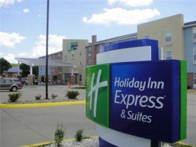 Holiday Inn Express Hotel & Suites North Kansas City