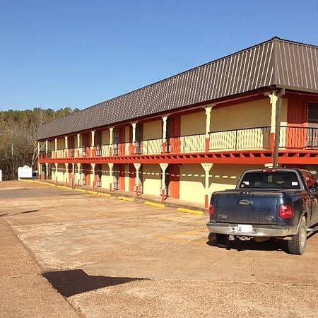 Sportsman Inn & Suites